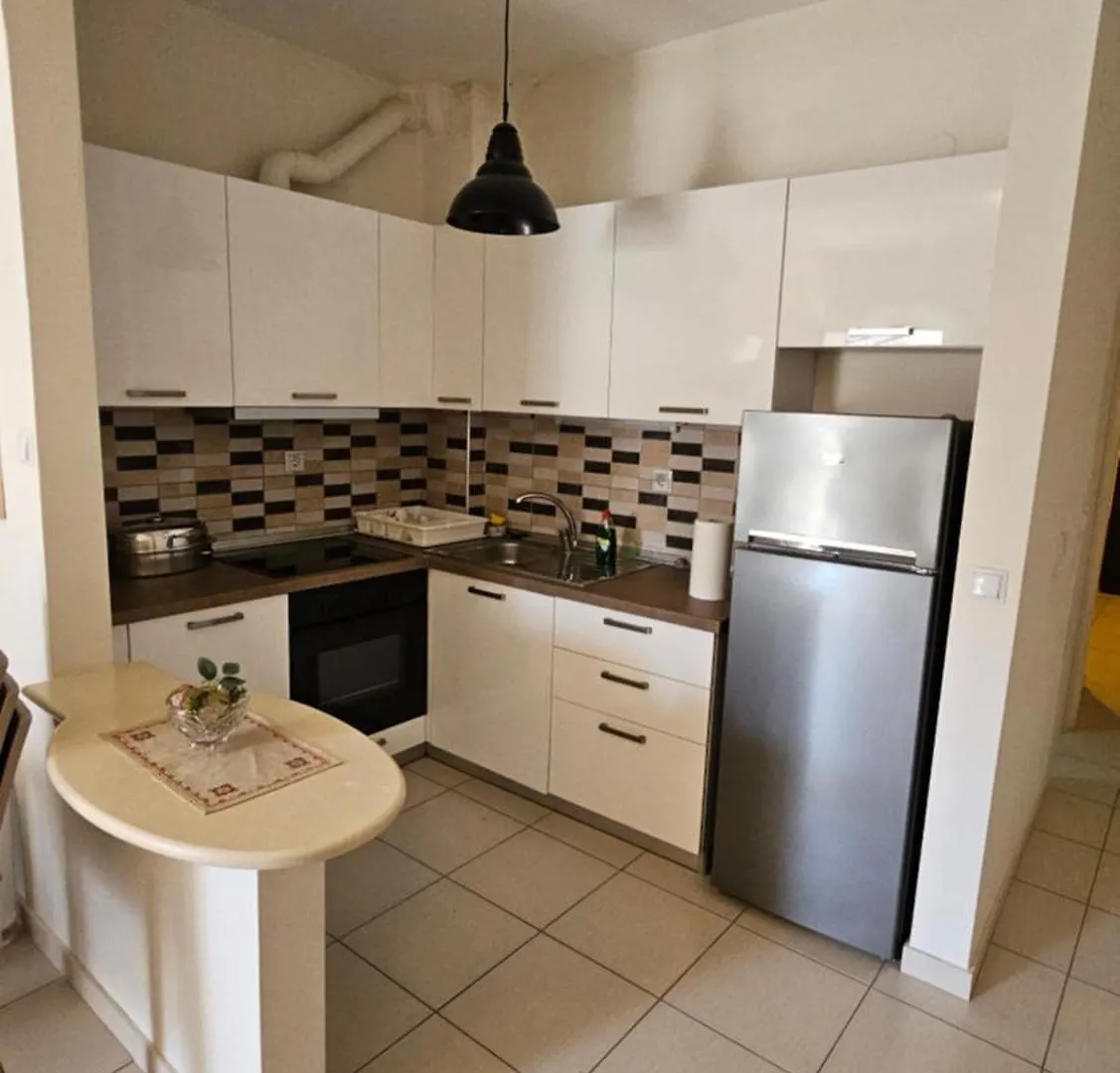 Miami Apartment Polychrono