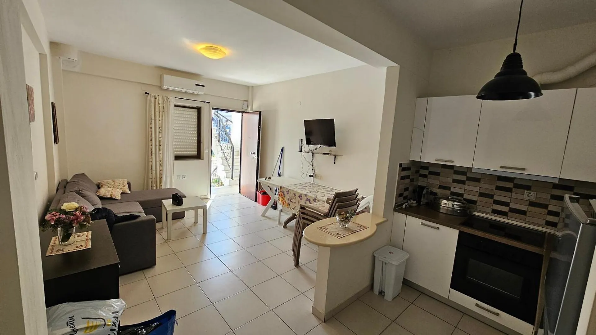 Miami Apartment Polychrono